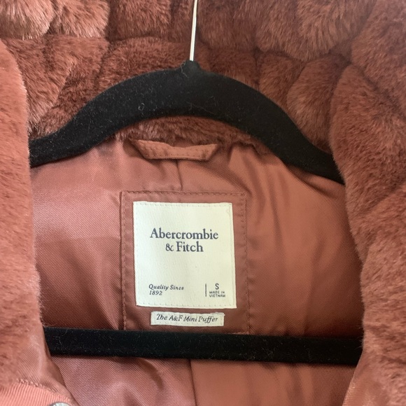 Abercrombie Faux Fur Mini Puffer - Picture 2 of 5